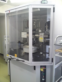 極低温単結晶X線解析装置